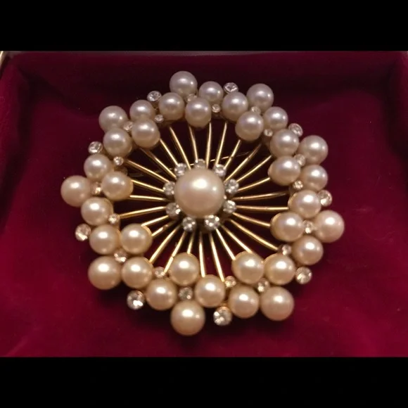Trifari Vintage Pearl Brooch with Rhinestones - Picture 1 of 2